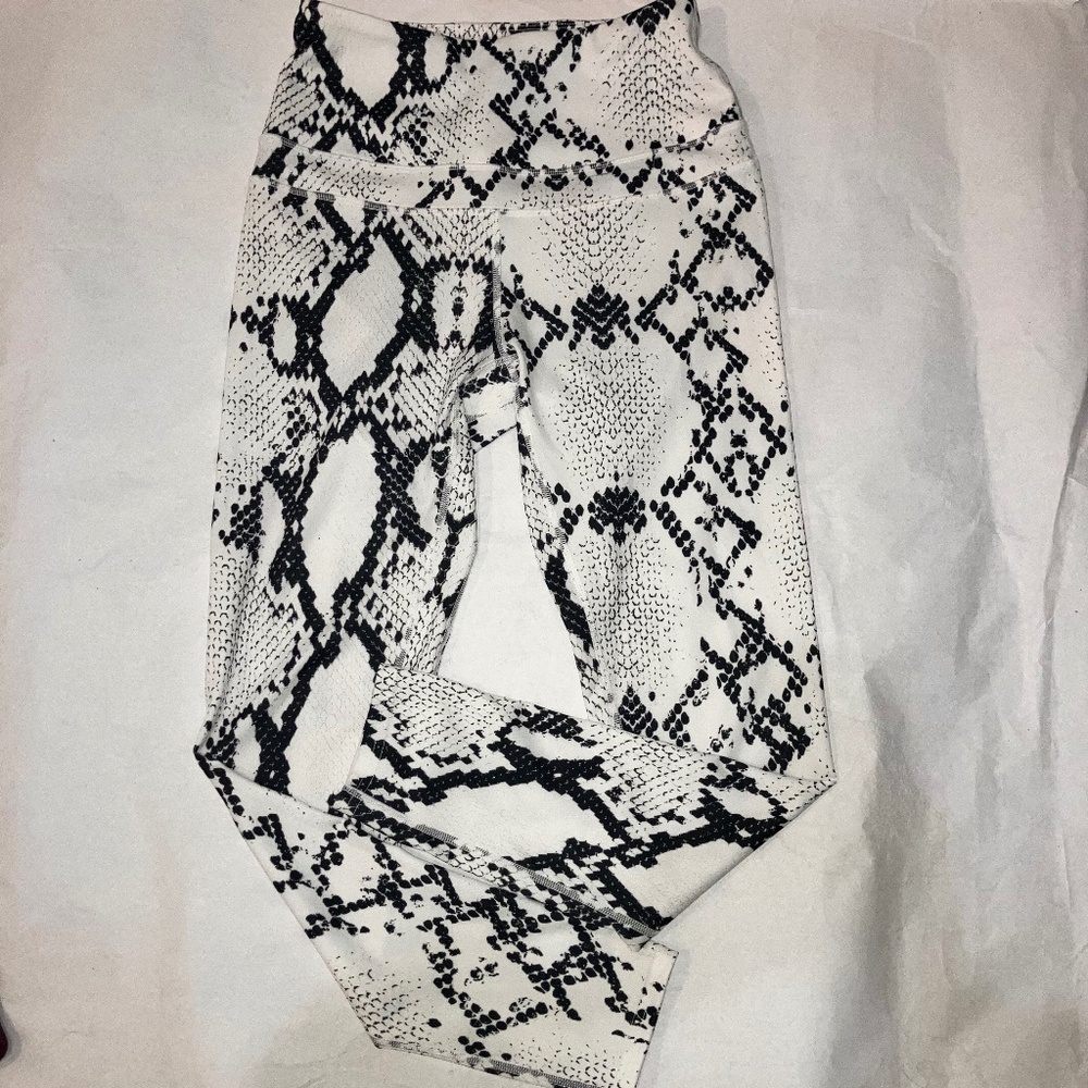 SAVVI Fit Snake print leggings